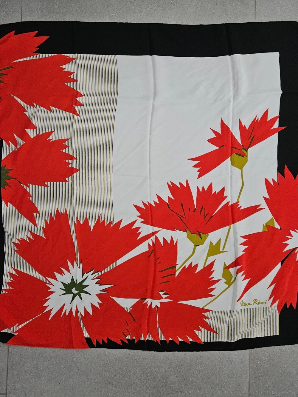 ❤️NINA RICCI Red and White Floral Silk Scarf made in Italy 32"X32" ❤️